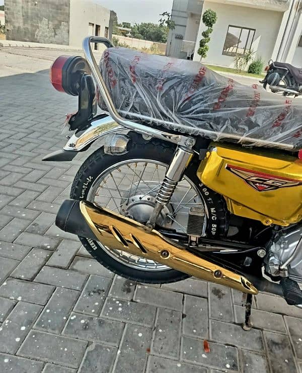 Honda 125 Special Edition – Karachi Number 1