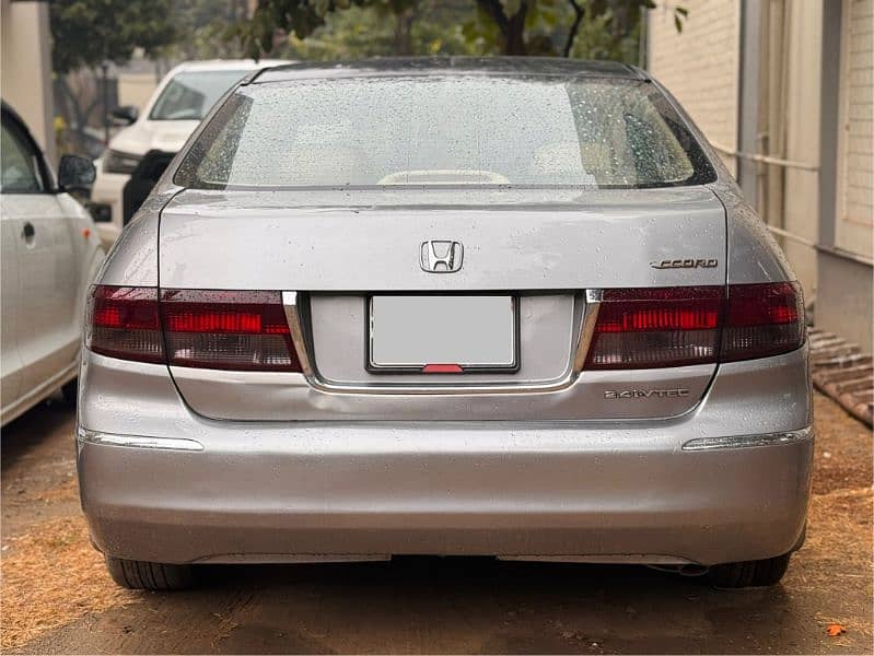 Honda Accord 2005 4