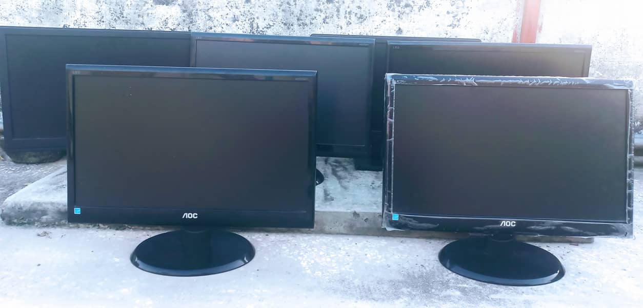 "6 Computers for Sale with 6 LCDs - Look Like New!" 0