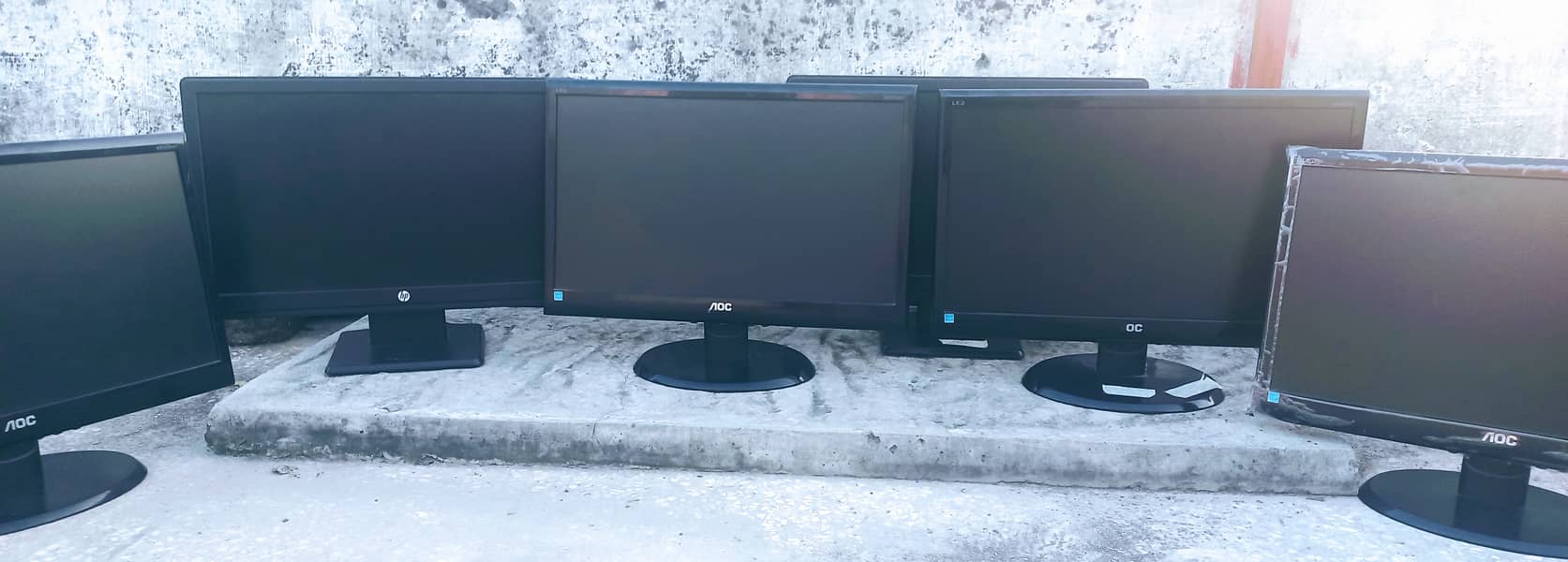 "6 Computers for Sale with 6 LCDs - Look Like New!" 3