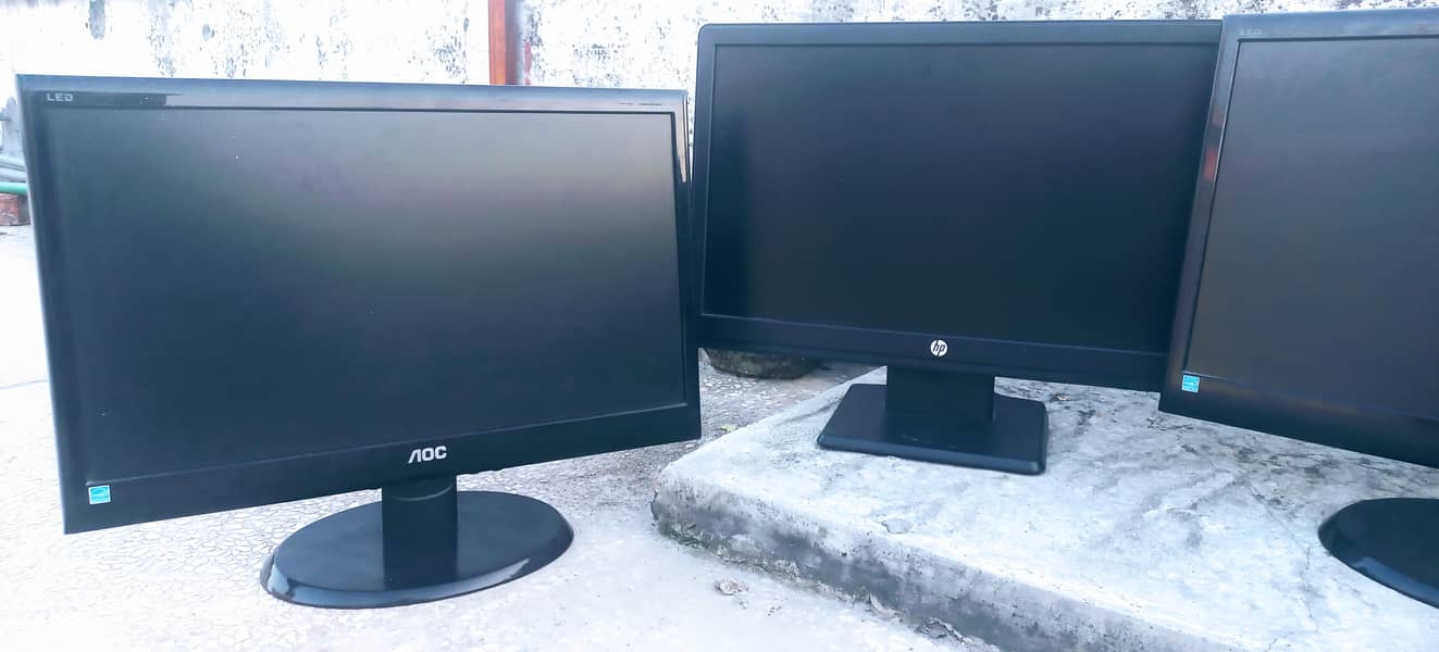 "6 Computers for Sale with 6 LCDs - Look Like New!" 4