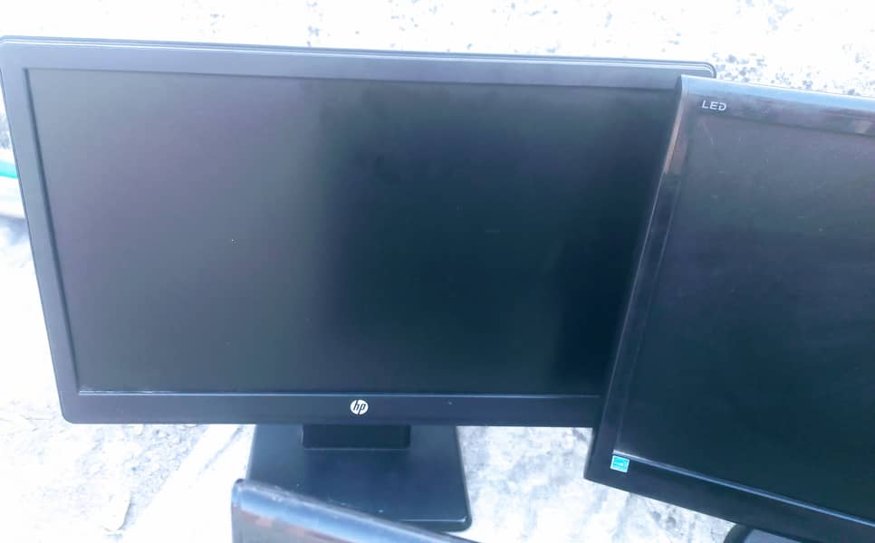 "6 Computers for Sale with 6 LCDs - Look Like New!" 5