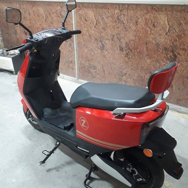 Electric Scooter H4 ZEvee 3