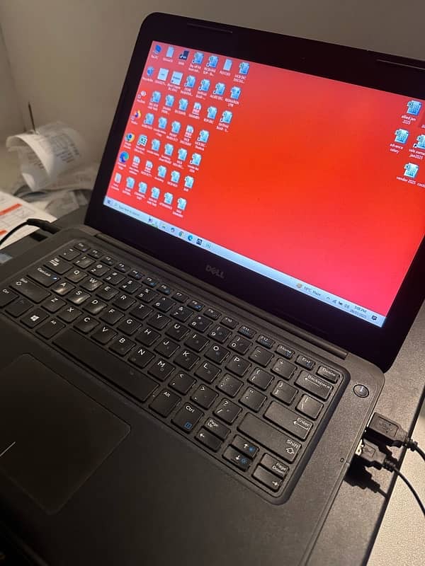 Dell Latitude 13 3380 i3-6th generation 8 GB Ram 1