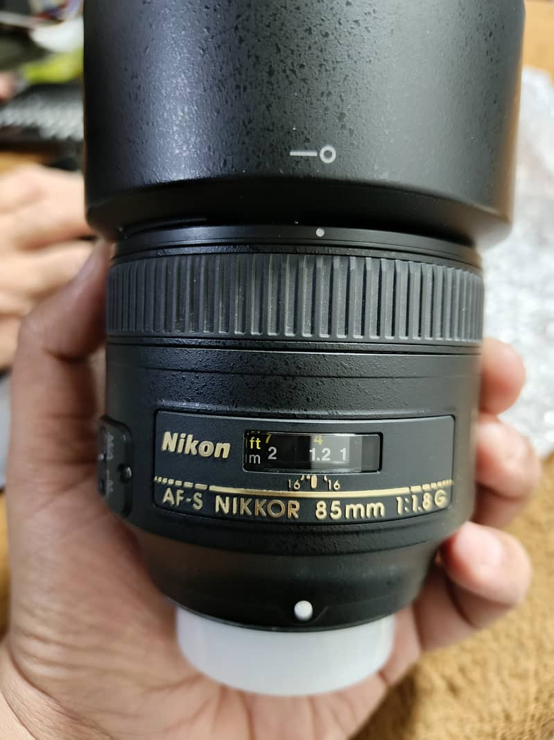 Nikon 85mm 1.8G AF  lens 10/10 Condition 2