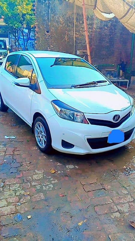 Toyota Vitz 2013/2015 1