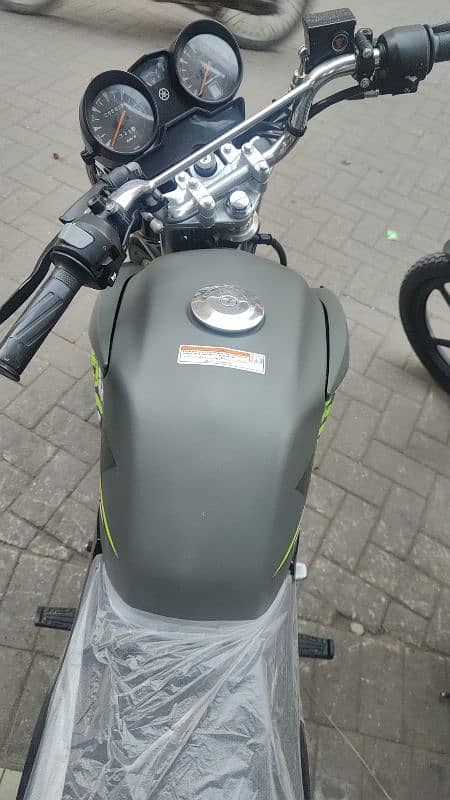 Yamaha YBR-G Grey Matt colour 2