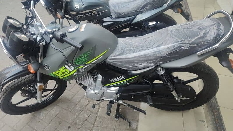 Yamaha YBR-G Grey Matt colour 4