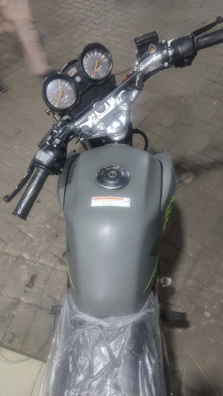 Yamaha YBR-G Grey Matt colour 6