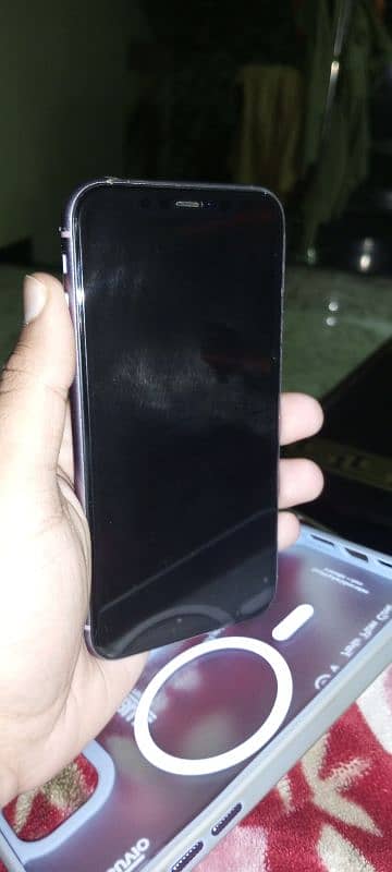 Iphone 11 (rare purple) 64 GB 89℅health JV non PTA 9.9 by 10 condition 3