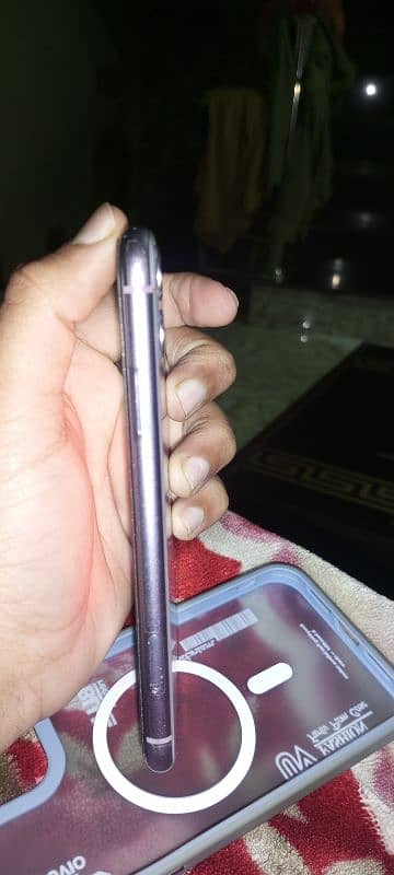 Iphone 11 (rare purple) 64 GB 89℅health JV non PTA 9.9 by 10 condition 5