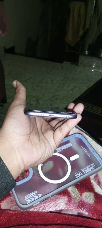 Iphone 11 (rare purple) 64 GB 89℅health JV non PTA 9.9 by 10 condition 7