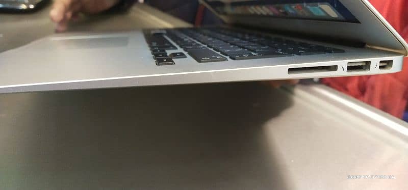 Mac book Air a1466 for sale 2