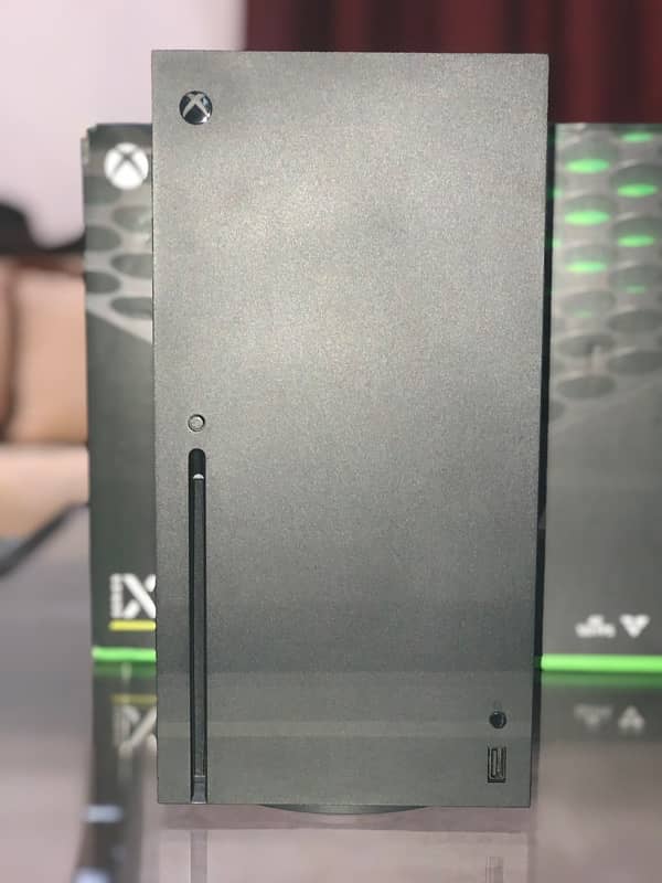 Xbox Series X 1 TB 4K 120 FPS UK Variant with Free Call of Duty DVD 6