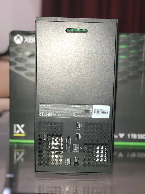 Xbox Series X 1 TB 4K 120 FPS UK Variant with Free Call of Duty DVD 7