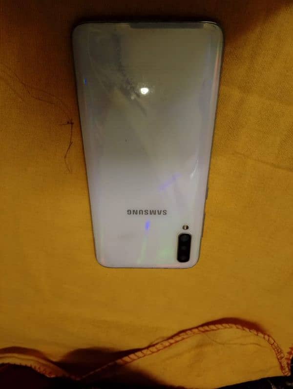 SAMSUNG GALAXY A70 4