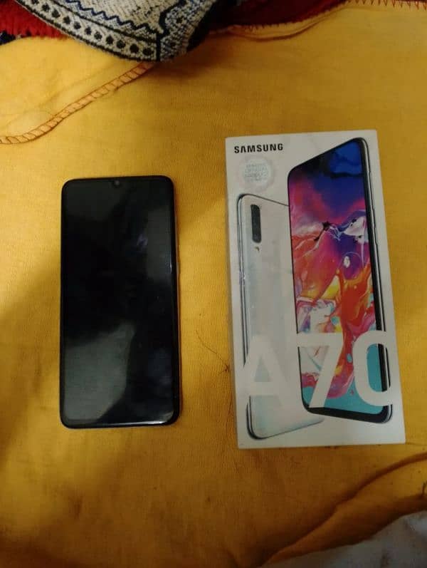 SAMSUNG GALAXY A70 8