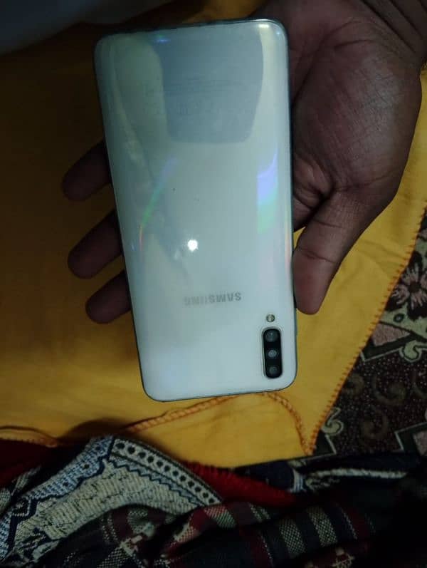 SAMSUNG GALAXY A70 9