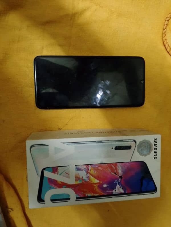 SAMSUNG GALAXY A70 10