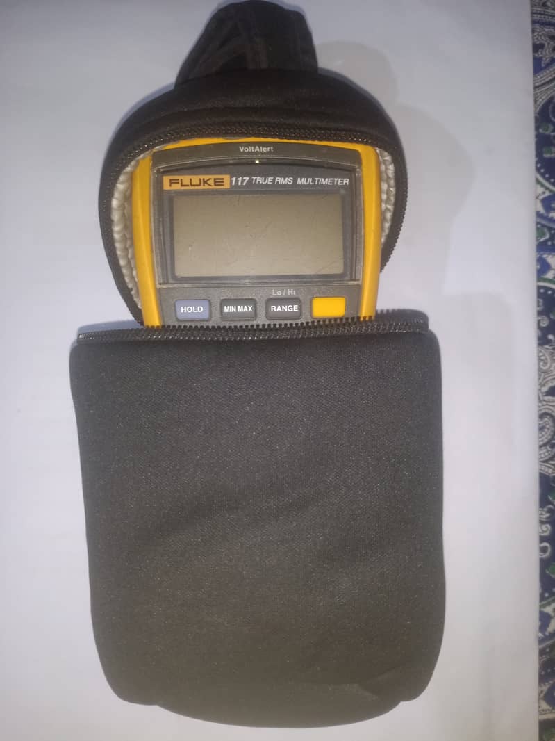 FLUKE Multimeter 117 True RMS 2