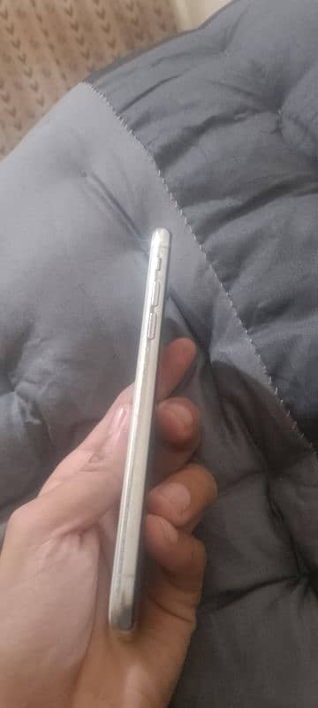 i am selling i phone x 64gb factory unlock s 3