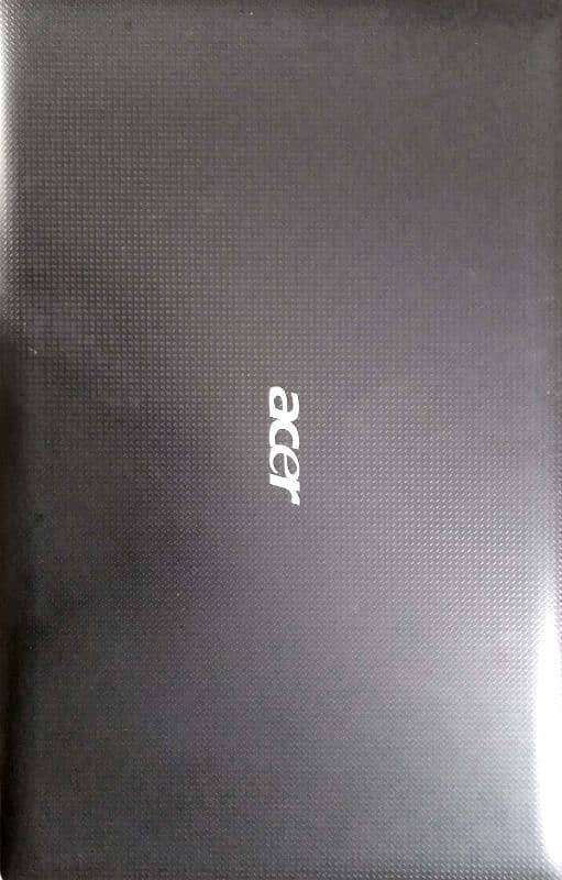 Acer laptop  I3 model 5750  80 GB RAM 4GB 7 charges 3