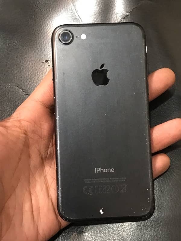 i phone 7 32gb pta approved 10/10 no any fault 1