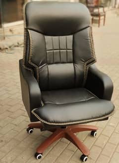 Executive office chair