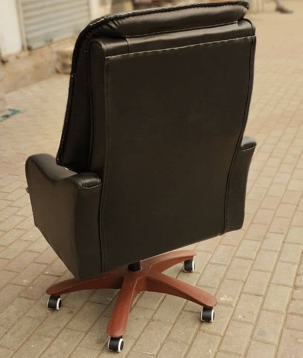 Executive office chair 3