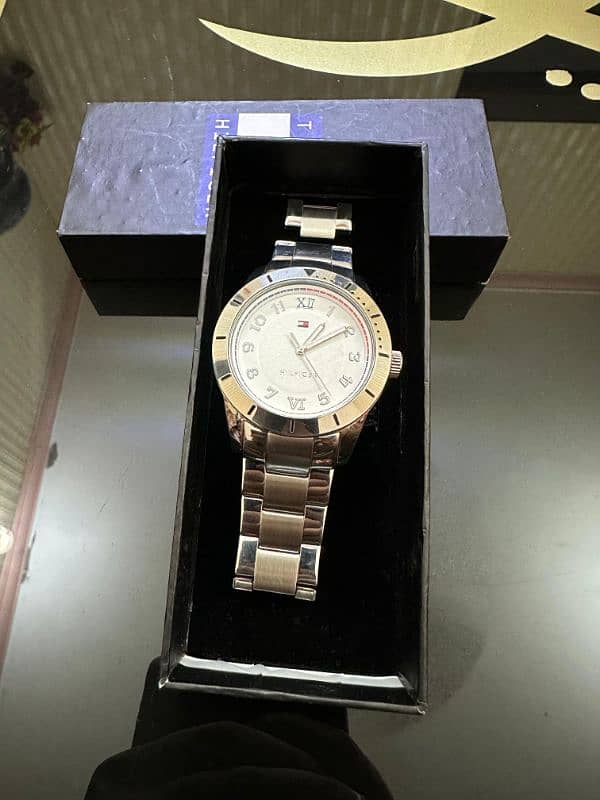 ORIGINAL LUXURY MEN'S TOMMY  HILFIGER WHITE AND SILVER WATCH FOR SALE 0