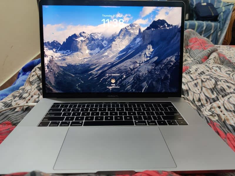 MacBook pro 2019  i-9 32gb 1