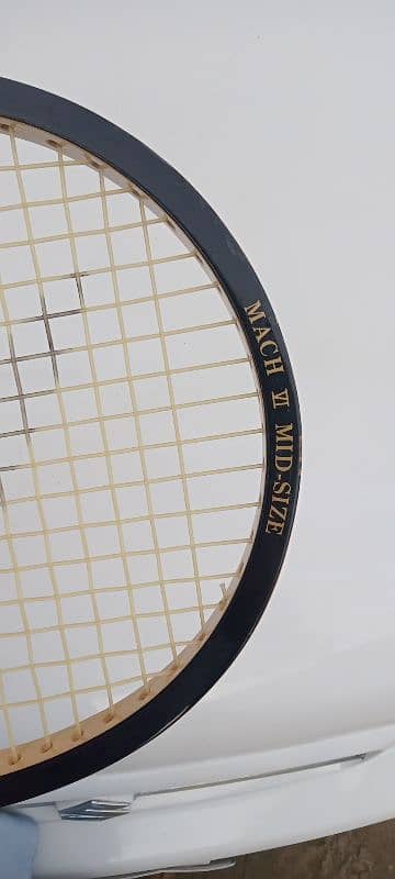 Dunlop Mach IV Mid-Size Tennis Racket – Classic and Durable 4