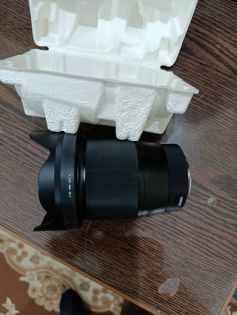 Sigma 16 mm f/1.4 lens for Sony Camera 2