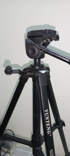 DSLR Camera Tripod in Good condition