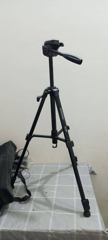 DSLR Camera Tripod in Good condition 2