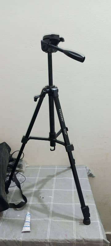 DSLR Camera Tripod in Good condition 3