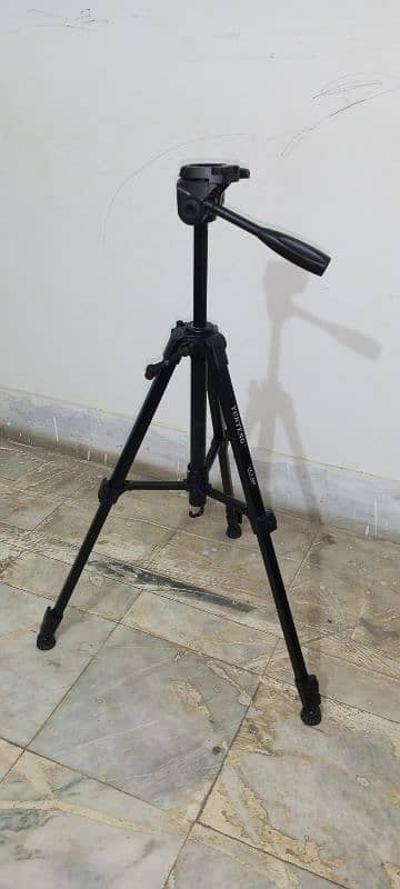 DSLR Camera Tripod in Good condition 4