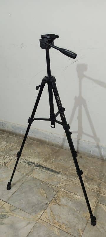 DSLR Camera Tripod in Good condition 5