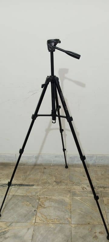 DSLR Camera Tripod in Good condition 6