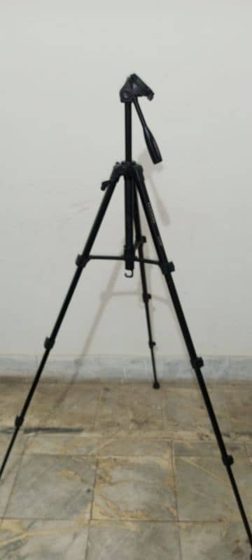 DSLR Camera Tripod in Good condition 7