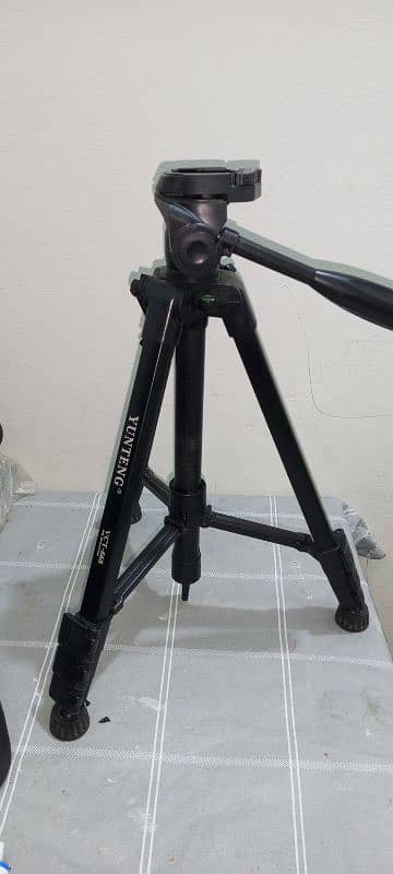 DSLR Camera Tripod in Good condition 8