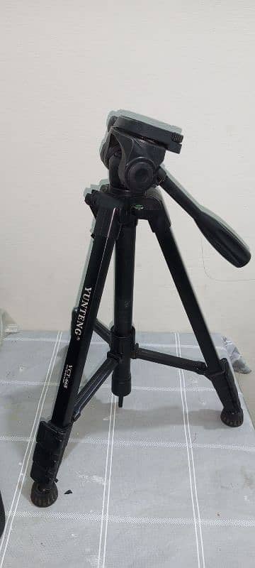 DSLR Camera Tripod in Good condition 9