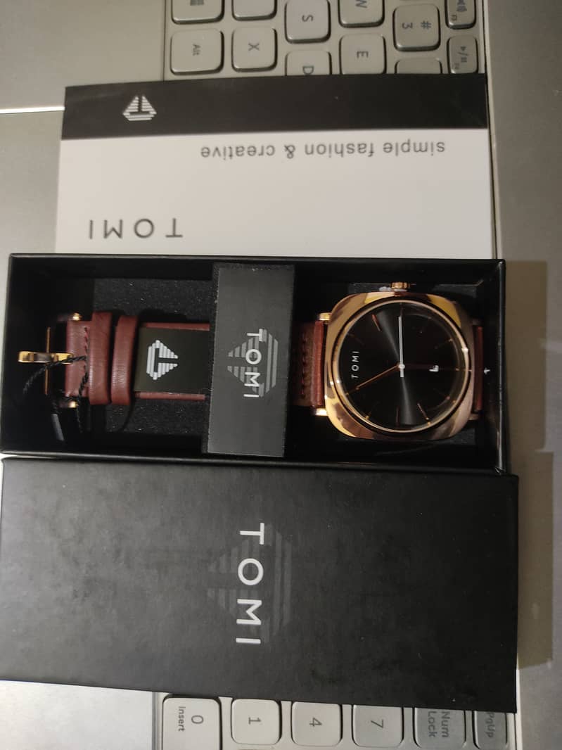 TOMI Leather strap watch with original box 4