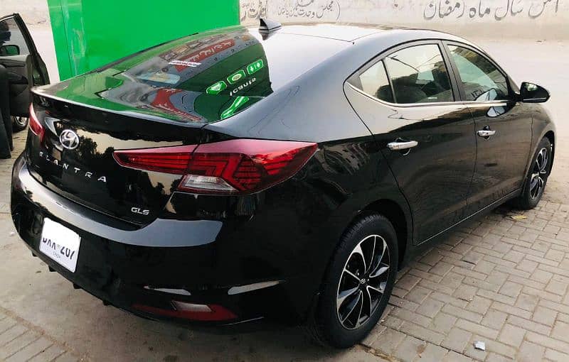 Hyundai Elantra GLS 2.0. . Model/Registration 2022 4