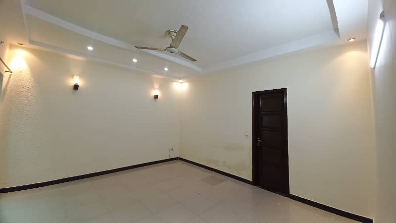 1 kanal Upper Portion Available In Pcsir Phase 2 Near By UCP University And Shoukat Khanam 6