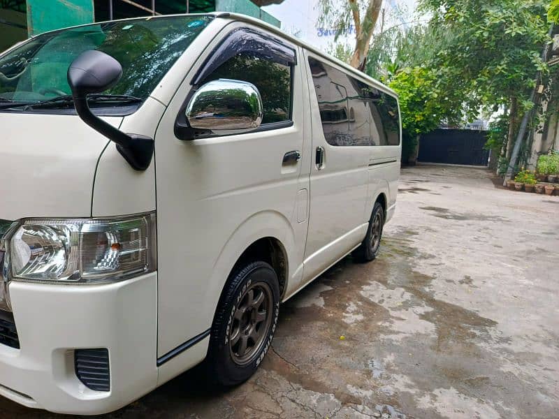 Toyota Hiace 2018 1