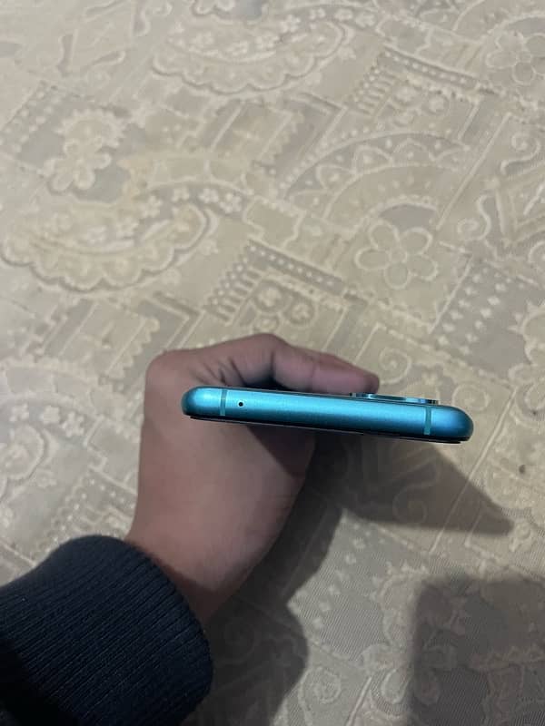 Oneplus 8t full clean condition. 4