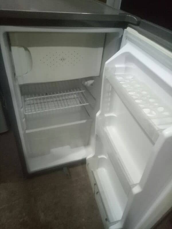 Bedroom refrigerator used Saddar Hasho centre shop 52 first floor 1