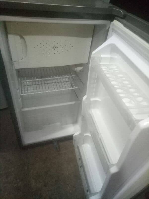 Bedroom refrigerator used Saddar Hasho centre shop 52 first floor 3