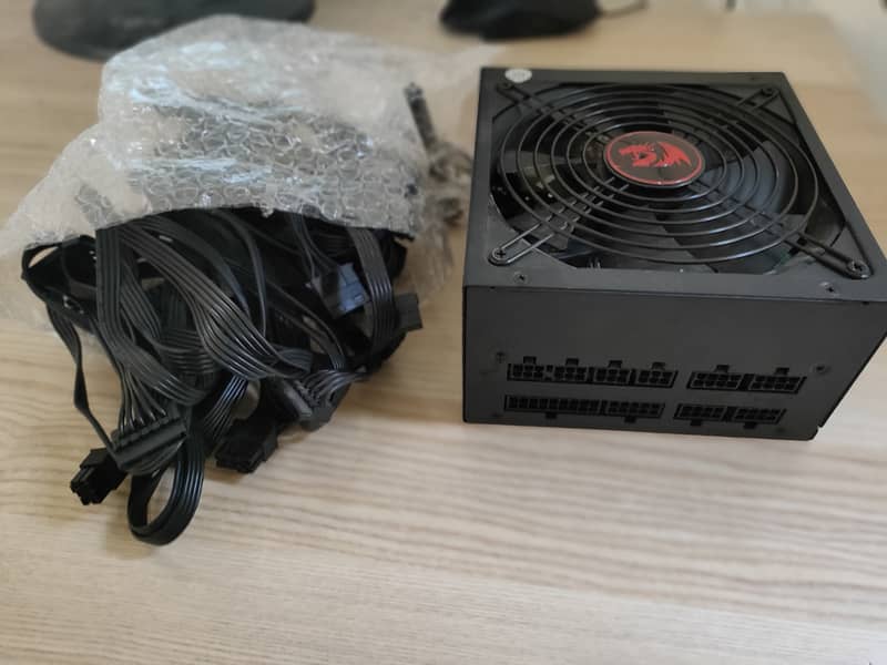 Redragon 700W PSU - High Performance, Gaming PC 1